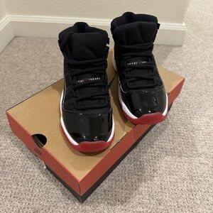 Nike Jordan 11 playoffs bred (black patent and red)